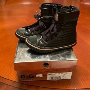 Dolce Gabbana kids boots size 8 in black color.